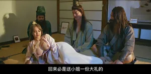 Người phụ nữ trưởng thành xinh đẹp với bộ ngực và mông lớn quyến rũ cậu bé giao hàng. Anh họ đến thăm 05-11 Căn phòng nhỏ của tiệm làm tóc