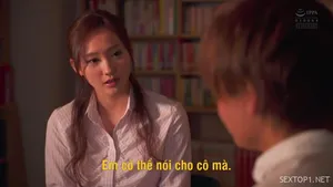 Một cô gái có đôi chân dài và ngoại hình ưa nhìn trong bộ đồ màu xanh đang quan hệ tình dục. Cô ấy mặc trang phục xuyên thấu gợi cảm và vặn vẹo cơ thể để quyến rũ rồi giơ chân lên đứng dậy rồi thâm nhập...
