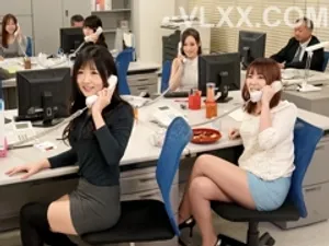 Bạn của chị gái đến trú mưa trong tình trạng ướt sủng