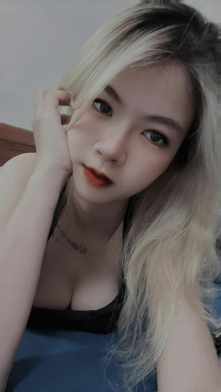Má kế đến chúc mừng con trai tốt nghiệp và món quà bất ngờ